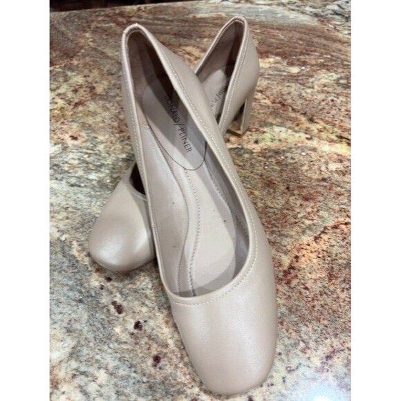DONALD J. PLINER Corin Beige Leather  block heels SZ 9 1/2M - Picture 12 of 14